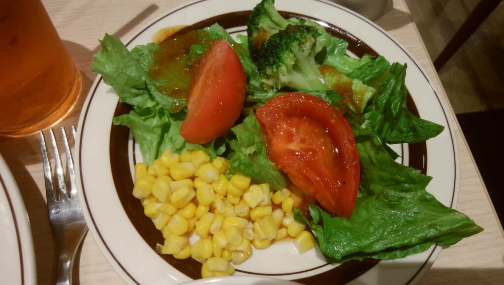 ケンタッキー食べ放題のサラダ